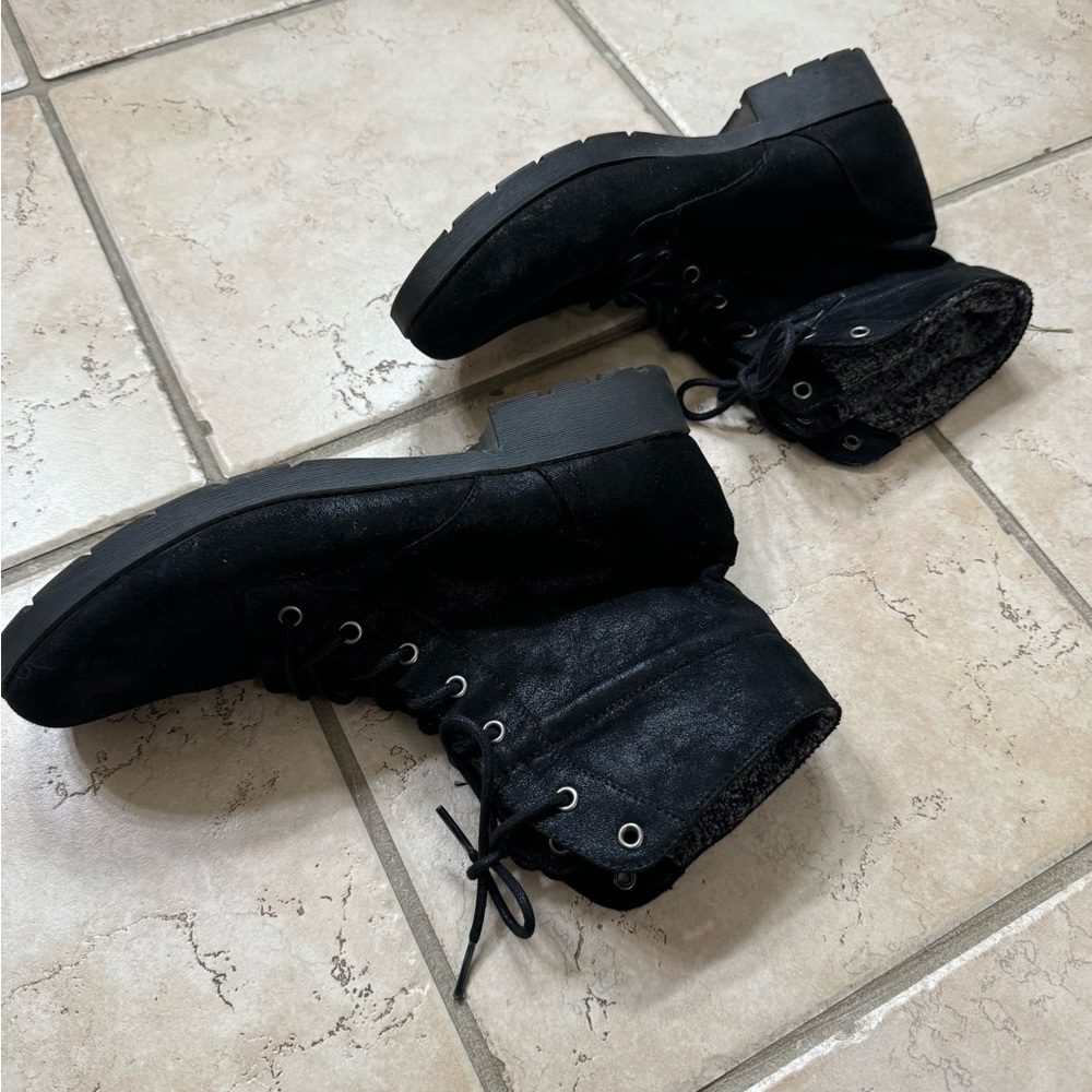 Arizona black boots. Faux suede. Laces. Knit at the top. Size 11 GUC - Picture 3 of 8